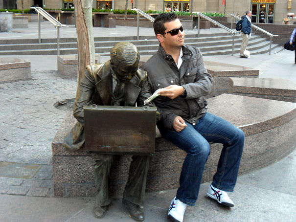  Funny People posing with statues 