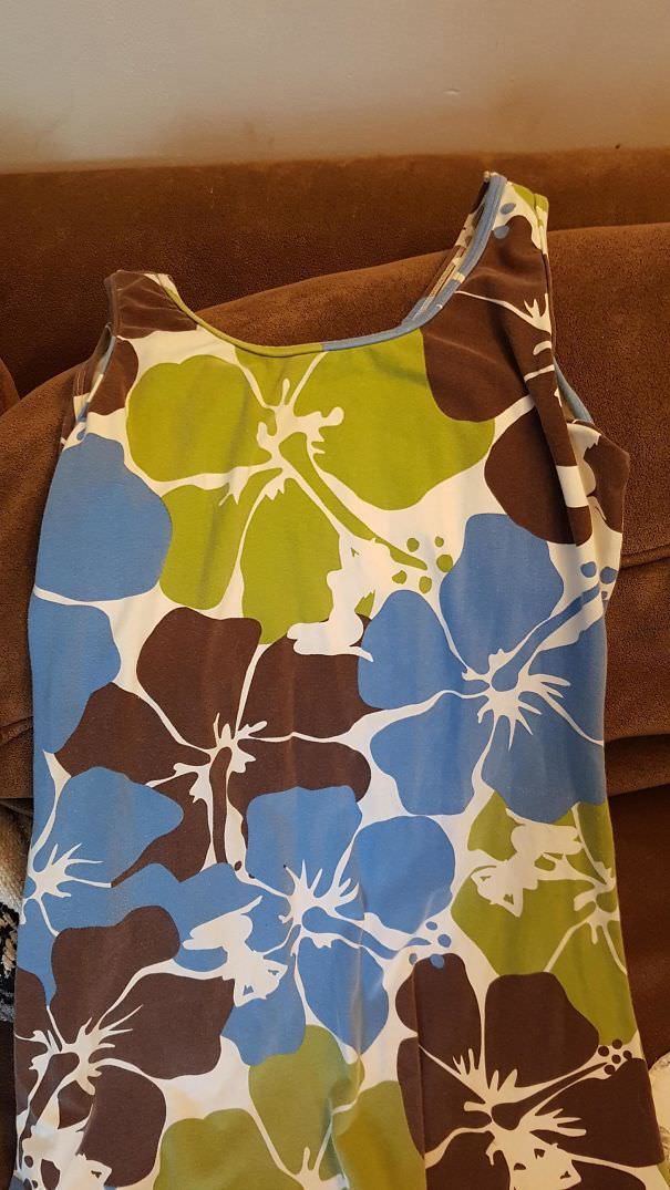  My Mom Has Been Wearing This Summer Dress For Years And No One Noticed The Pattern Until Now