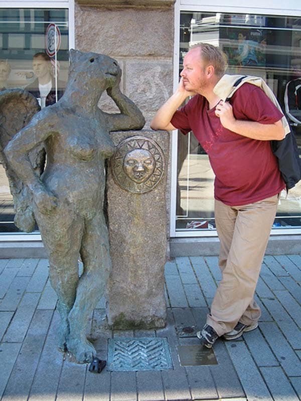 funny statue interaction 14.png