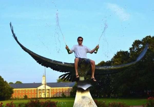 funny statue interaction 8.png