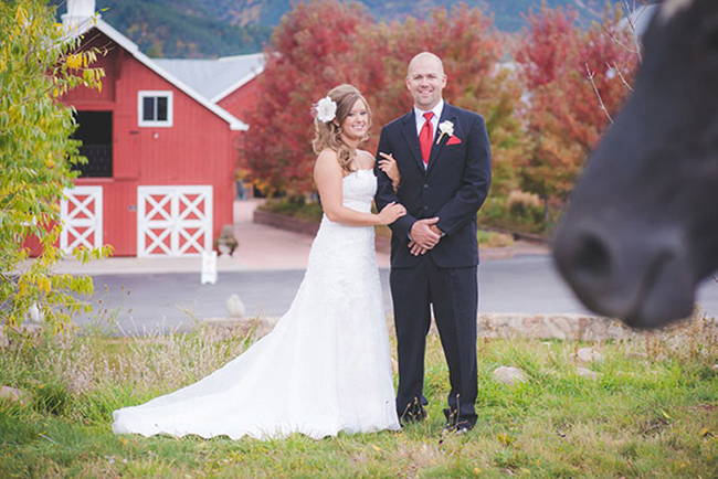 funny wedding photobomb 2