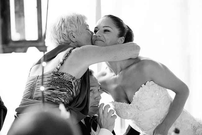 funny wedding photobomb 3