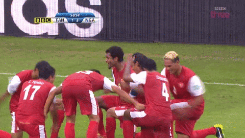 tahiti-paddle-boat-goal-celebration