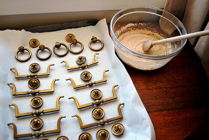 16 Cleaning Tips and Hacks - Polish brass without scrubbing using only vinegar, flour, and salt.