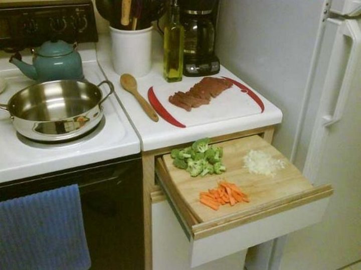 17 Kitchen Hacks - Place your cutting board on an opened drawer to add extra space while cooking.
