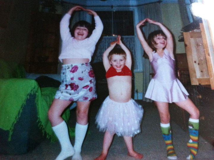 19 Photos of Growing Up With Siblings - It