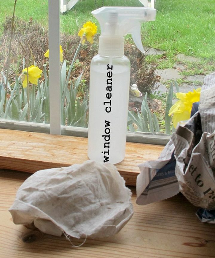 35 House Cleaning Tips - Clean windows naturally and without leaving streaks.