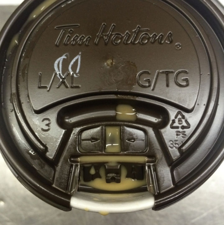 21 Everyday Life Hacks - Press down on the coffee lid tab to prevent spilling hot coffee.
