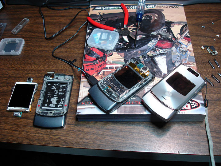 22 Handy Silica Gel Uses - Salvage any electronics you may have dropped in water.