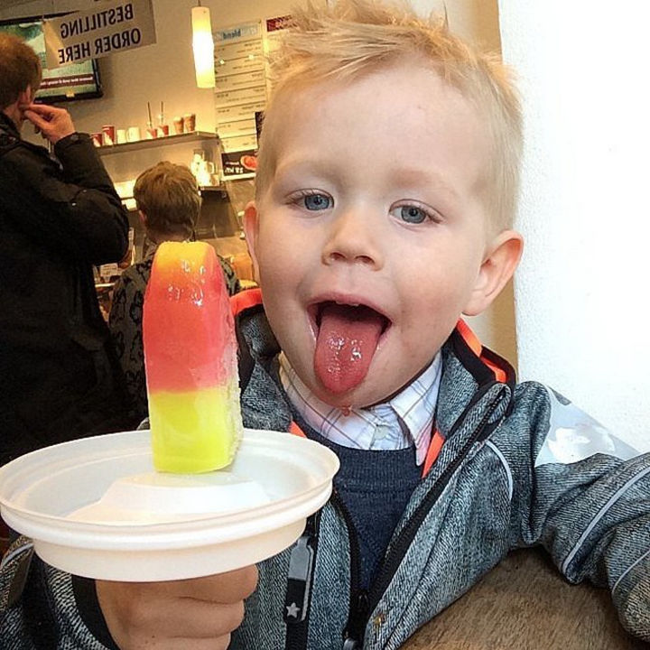 24 Life Hacks for Kids - Flip a coffee lid and use it to prevent their frozen treats from melting on their hands.