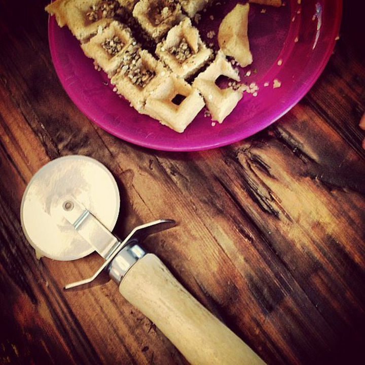 24 Life Hacks for Kids - Mornings can be hectic so speed up the process of cutting their food by using a pizza cutter.