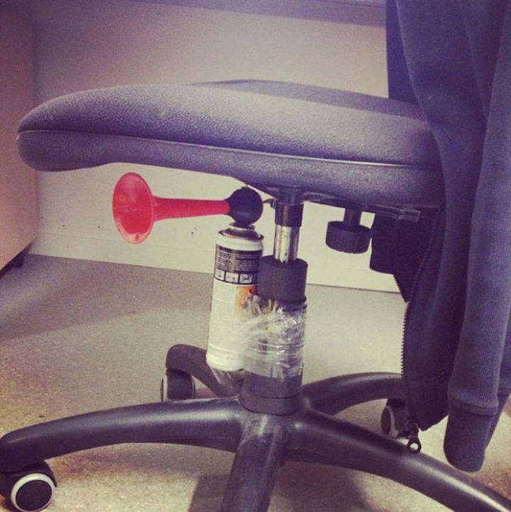 25 Office Pranks - If this doesn