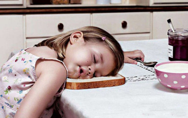 25 Kids Sleeping in the Strangest Places - Falling asleep while making breakfast.