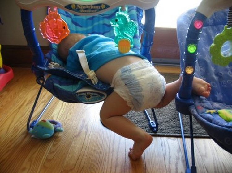 25 Kids Sleeping in the Strangest Places - Didn