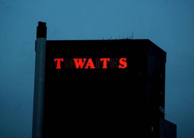 28 Of The Most Hilarious Neon Sign Fails Ever