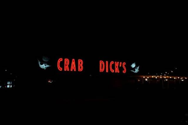 28 Of The Most Hilarious Neon Sign Fails Ever