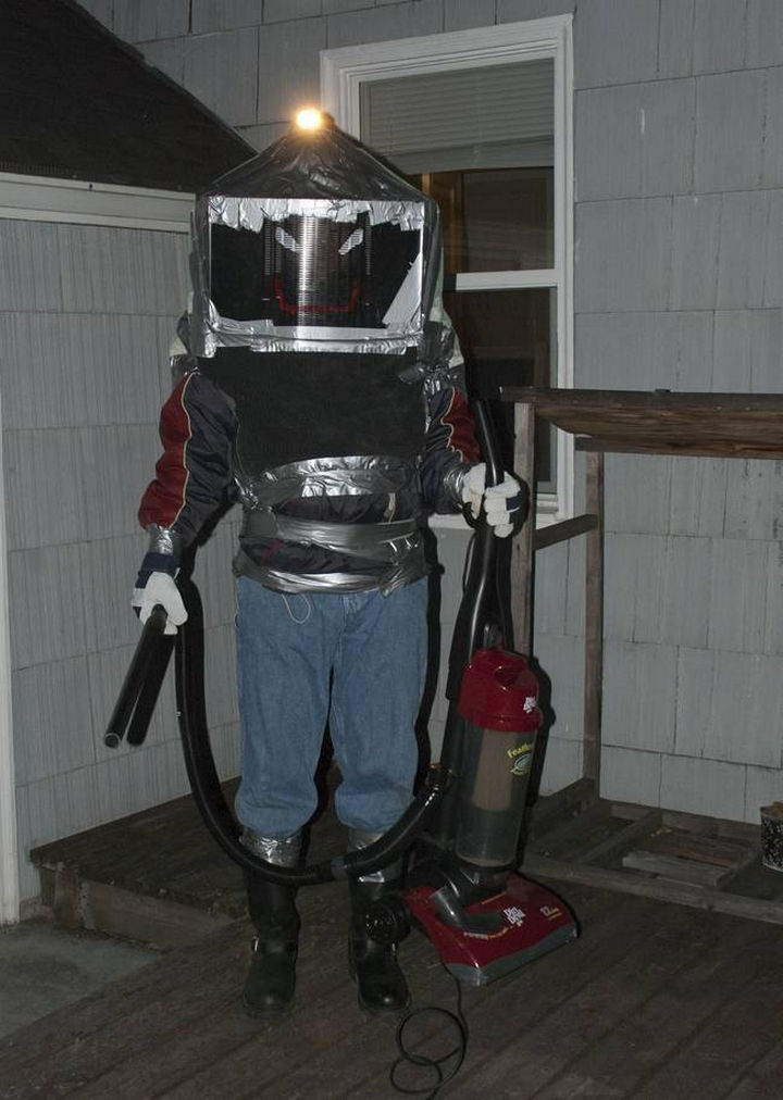 51 Crazy Life Hacks - That is one way to suit up to take care of a wasp