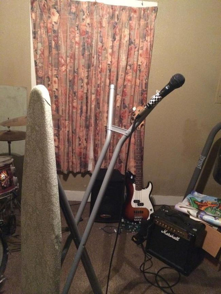51 Crazy Life Hacks - DIY microphone stand.
