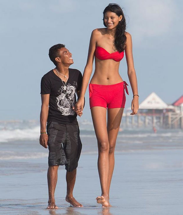 27 Tall People Problems Only Tall People Have - Finding people to date with the same height can be a challenge.