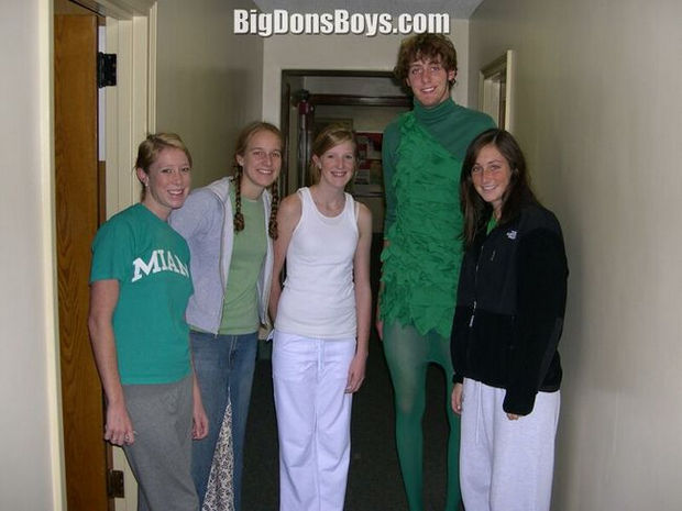 27 Tall People Problems Only Tall People Have - Everyone expects you to be the 