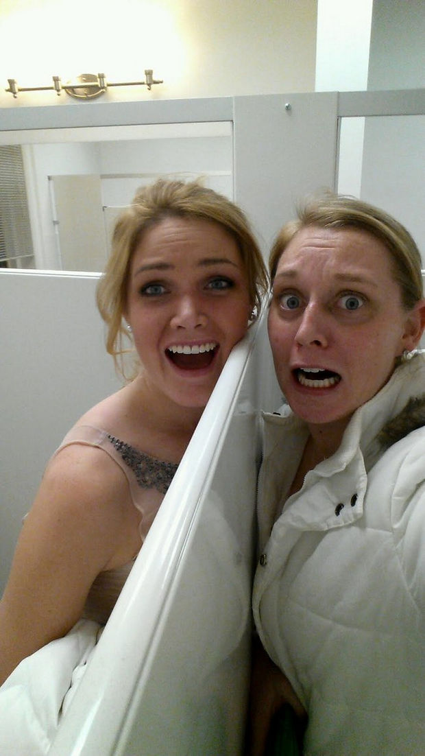 27 Tall People Problems Only Tall People Have - Bathroom stalls are awkward.