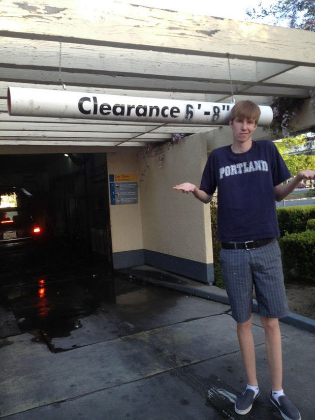 27 Tall People Problems Only Tall People Have - Sometimes, you