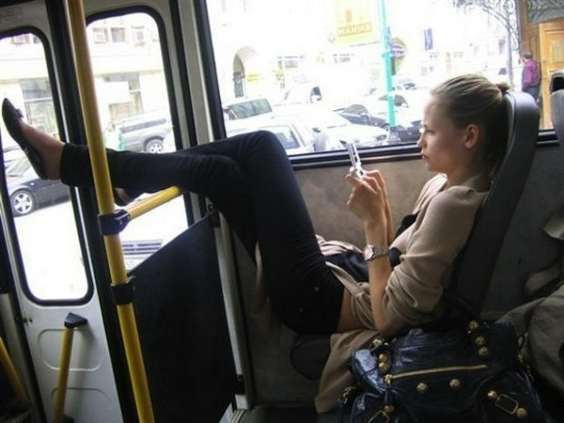 27 Tall People Problems Only Tall People Have - You need to find other seating arrangements while traveling.