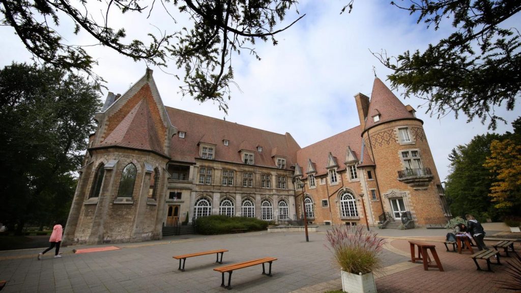 Les 10 Plus Grands Lycées De France En Taille 15 plus beaux lycées de France : des trésors d'architecture - Vonjour