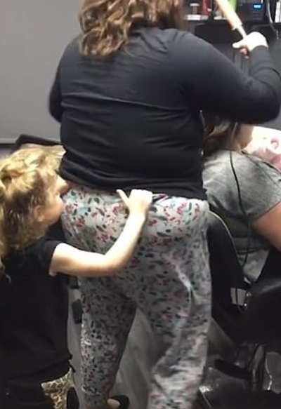 A Young Toddler Pulled Down Her Aunt’s Pants and Rolled Down on The Floor L...