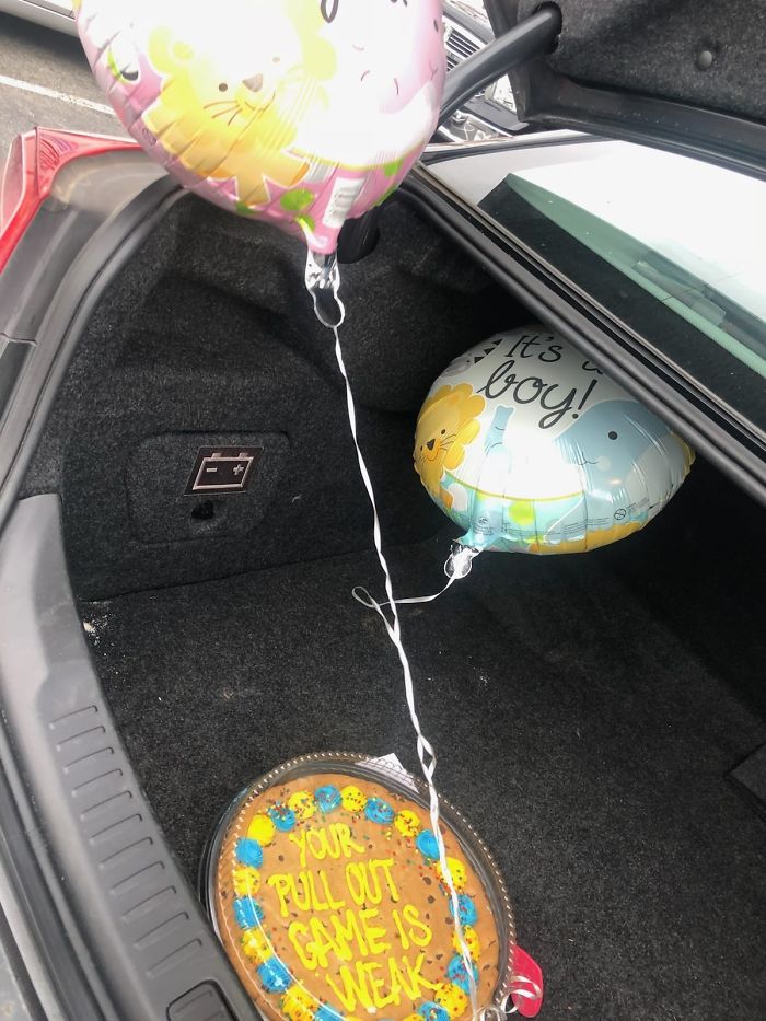 One Of My Friends Gave Her Husband A Cake To Let Him Know They're Expecting One Of My Friends Gave Her Husband A Cake To Let Him Know They