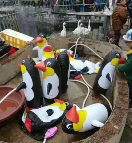 動物園なのに本物の動物がいない 動物園に大量の人形が置かれ子どもが泣く Hachibachi