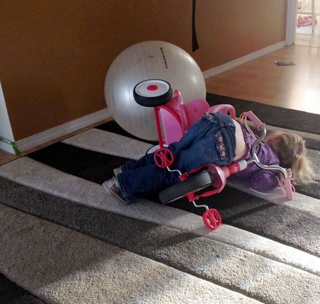 criancas-dormindo-qualquer-lugar-14