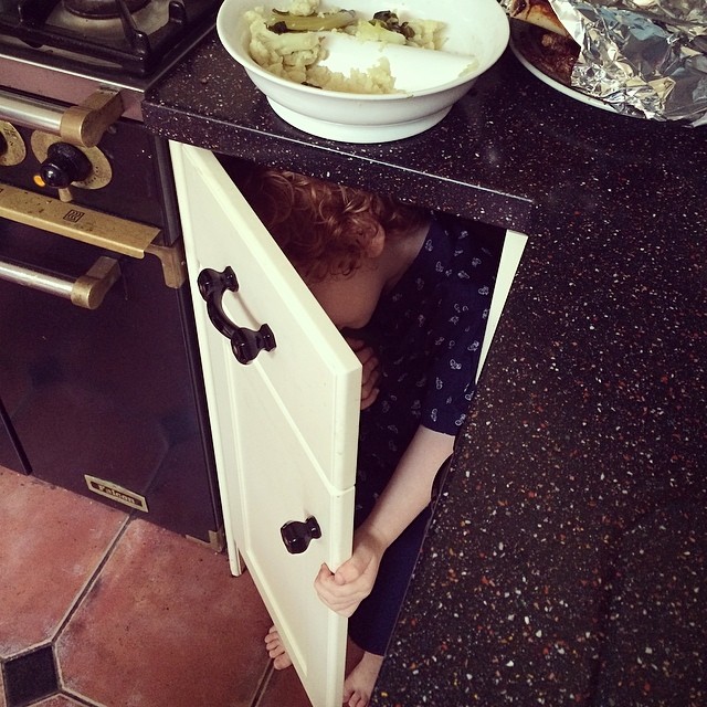 criancas-esconde-esconde-8