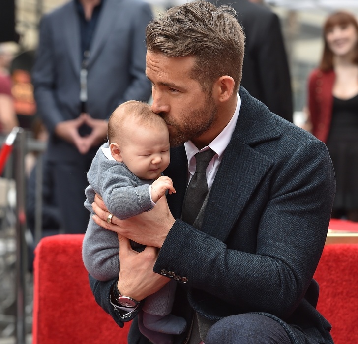 12 Things Men Do That Make Women Melt on the Spot