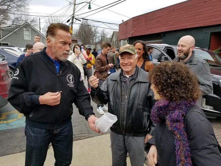 10 Famosos que no hacen obras de caridad solo para salir en las revistas