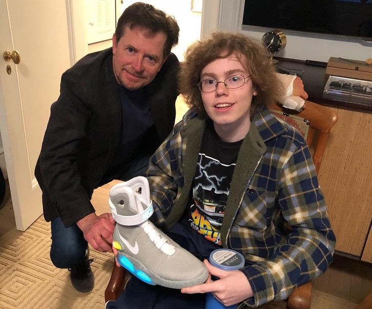 10 Famosos que no hacen obras de caridad solo para salir en las revistas