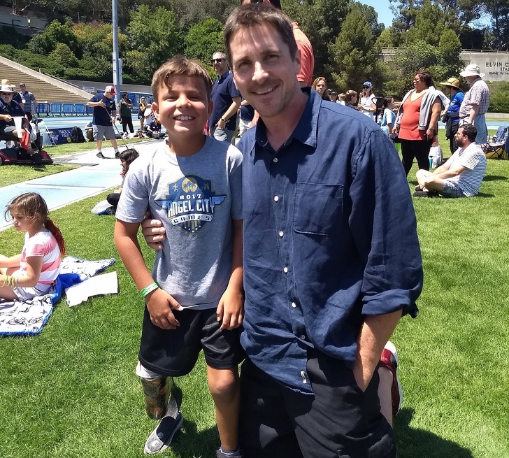 10 Famosos que no hacen obras de caridad solo para salir en las revistas