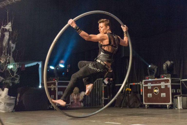 La imagen puede contener: 1 persona