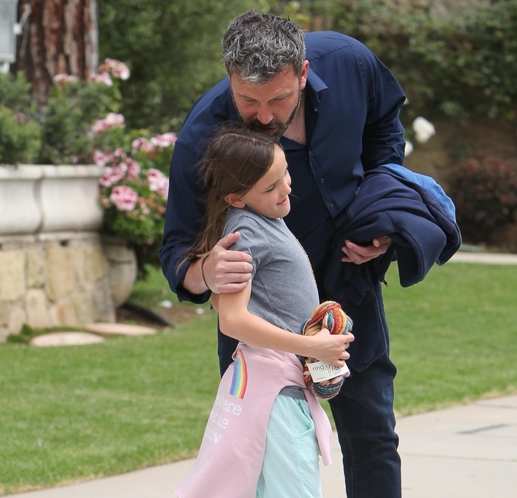 12 Pais famosos mostram que criar uma filha é um verdadeiro prazer