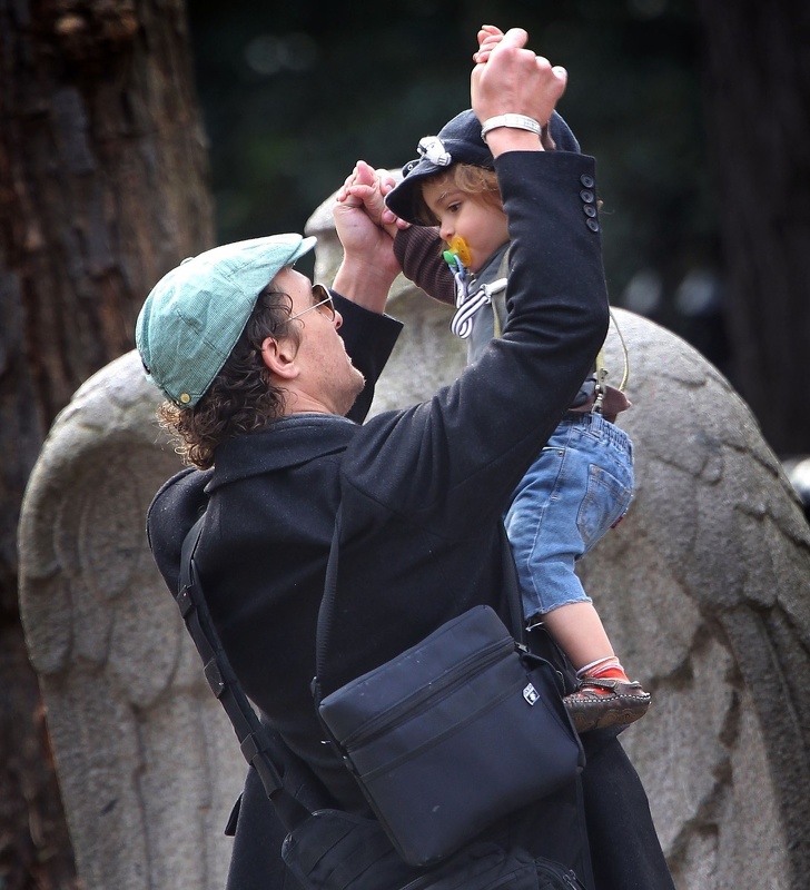 12 Pais famosos mostram que criar uma filha é um verdadeiro prazer