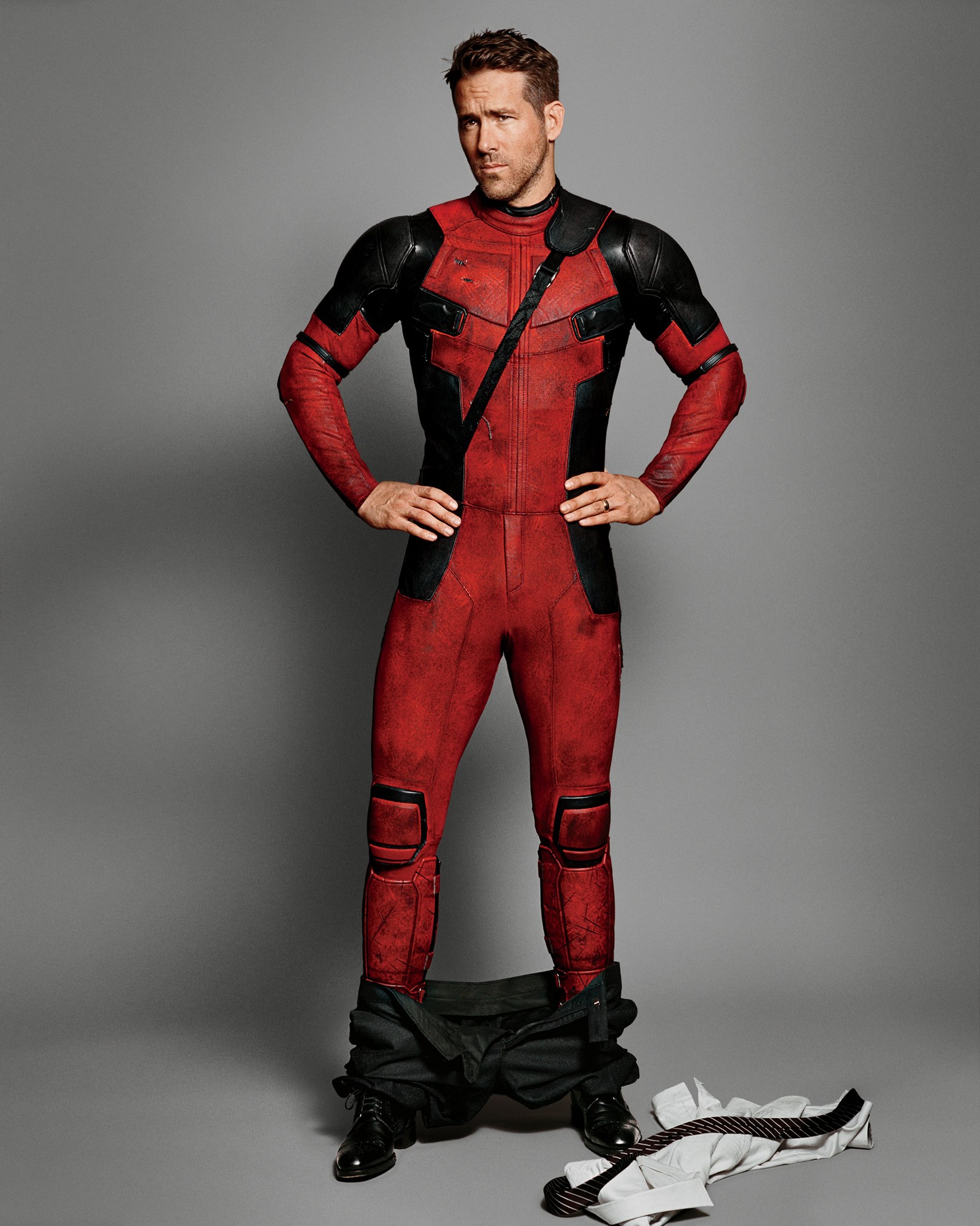 Resultado de imagen de ryan reynolds deadpool suit