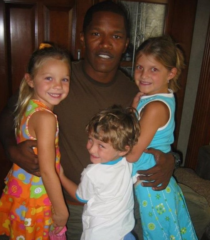 15 Personas que hablaban y salían con famosos cuando nadie sabía quiénes eran