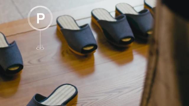 Resultado de imagen de pantuflas de Nissan que âaparcanâ solas