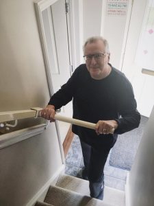 La imagen puede contener: 1 persona, interior