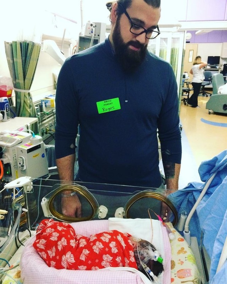 25 Pais que não souberam controlar as emoções ao ver os filhos recém-nascidos