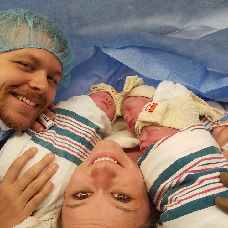 25 Pais que não souberam controlar as emoções ao ver os filhos recém-nascidos