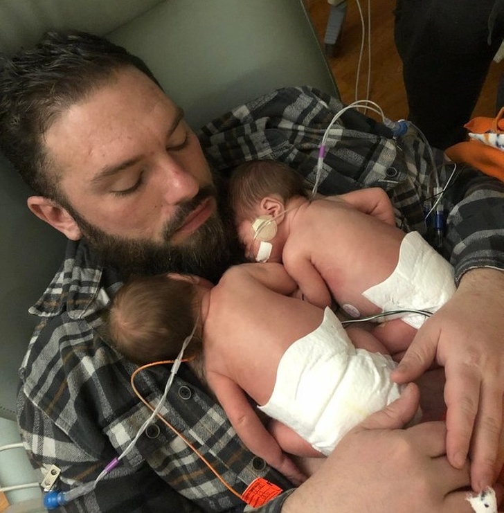 25 Pais que não souberam controlar as emoções ao ver os filhos recém-nascidos
