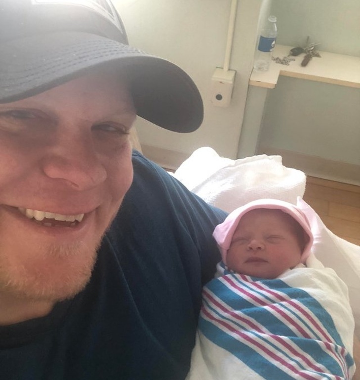 25 Pais que não souberam controlar as emoções ao ver os filhos recém-nascidos