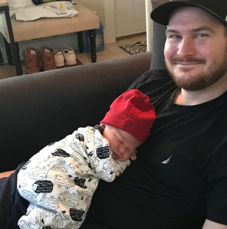 25 Pais que não souberam controlar as emoções ao ver os filhos recém-nascidos