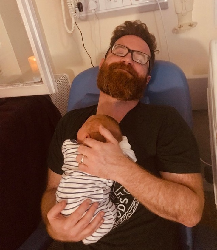 25 Pais que não souberam controlar as emoções ao ver os filhos recém-nascidos